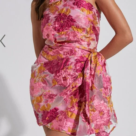 BRAILEY MINI DRESS ONE SHOULDER WRAP FRONT DRESS IN PINK JACQUARD